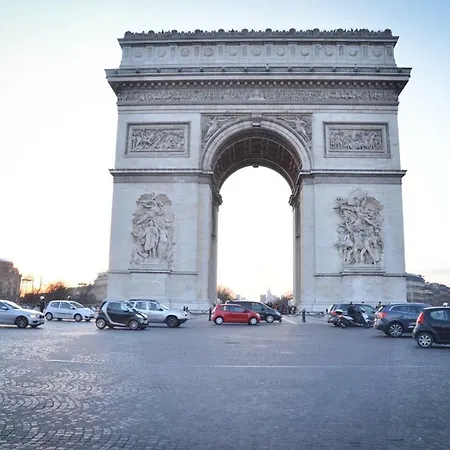 Champs Elysees 2 * Parijs